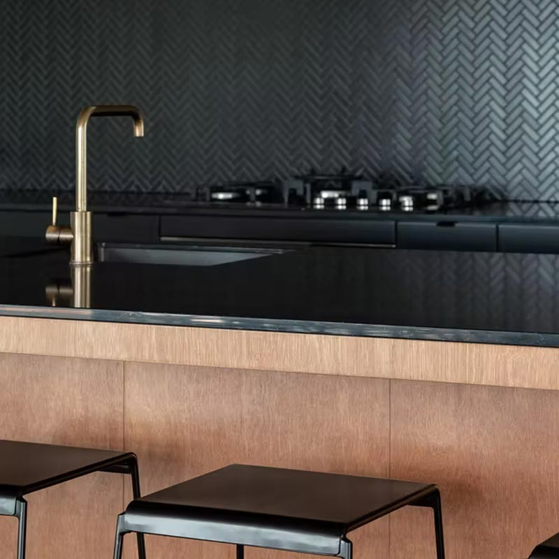Plan de travail en Quartz Silestone Negro Tebas 18